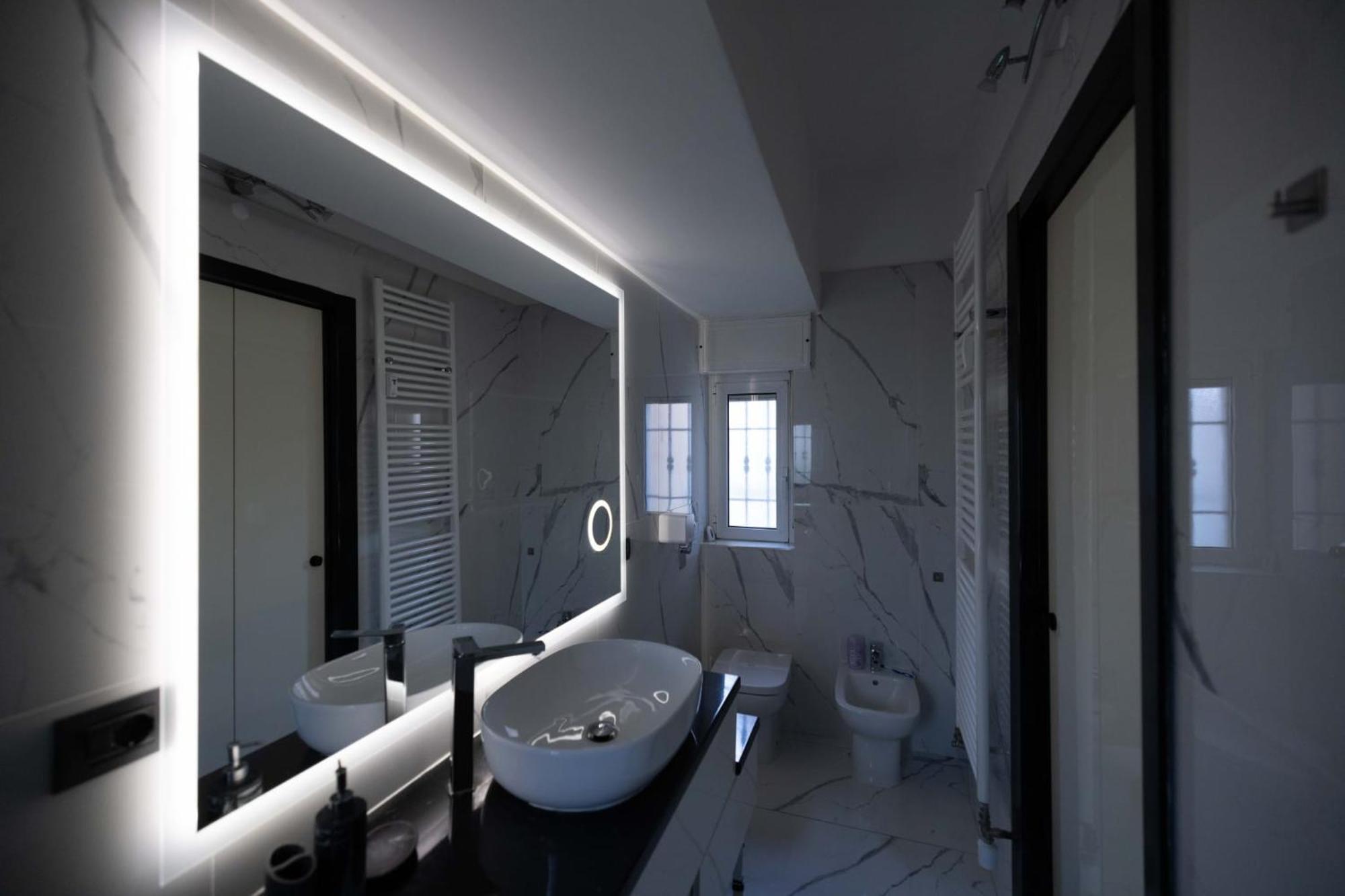 Spazioso Appartamento Con Terrazzo Navigli , Bocconi Milão Exterior foto